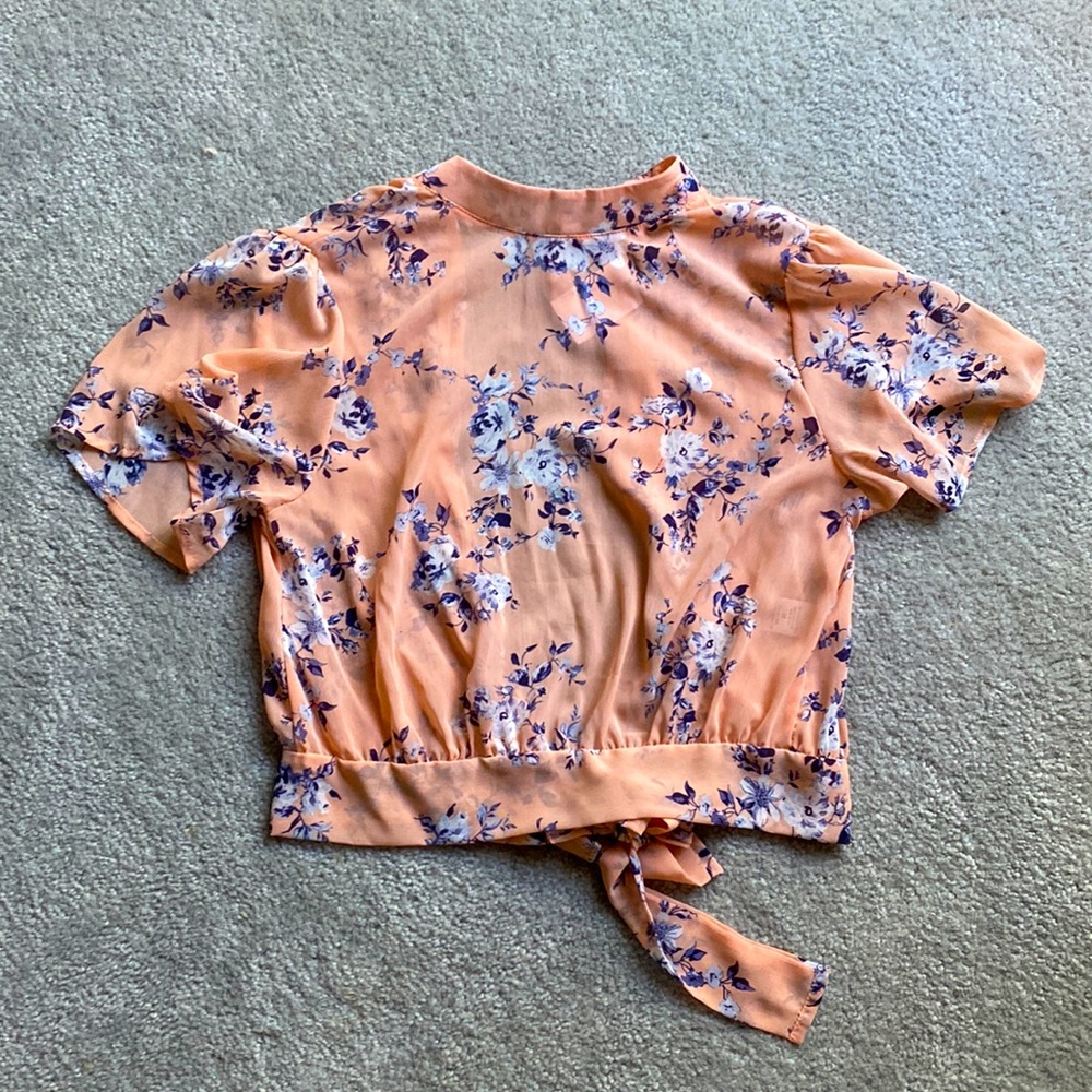 Super cute tie in the back crop blouse